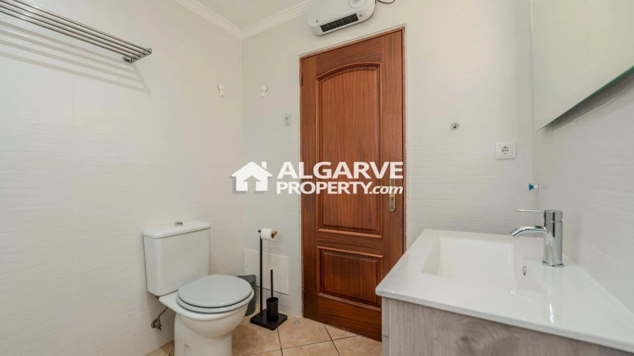 Moradia T6 para Venda em Guia Foto 36