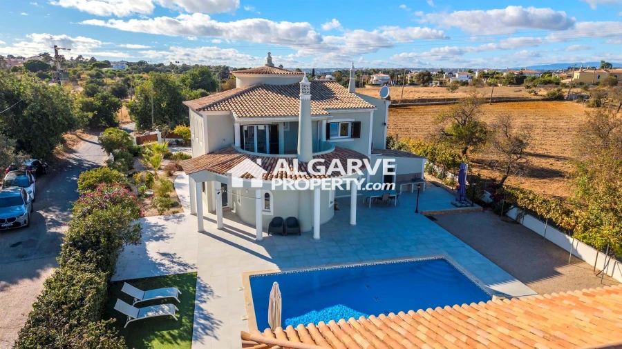 Moradia T6 para Venda em Guia Foto 48