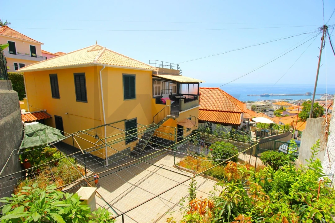 Moradia T5 para Venda em Funchal (Santa Maria Maior) Foto 1