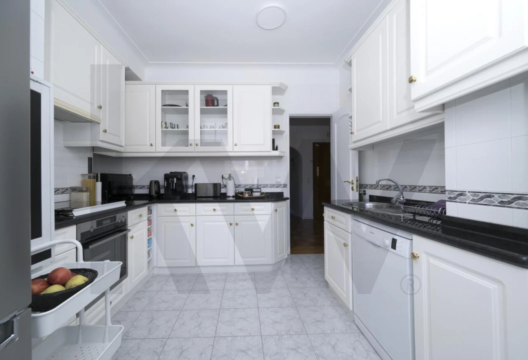 Apartamento T5 para Venda em Alvalade Foto 21
