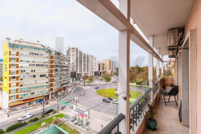 Apartamento T5 para Venda em Alvalade