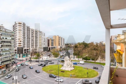 Apartamento T5 para Venda em Alvalade