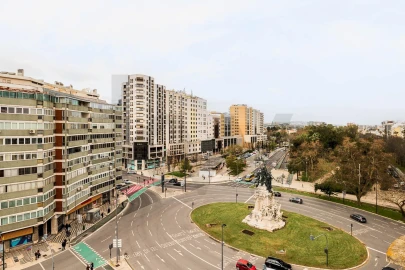 Apartamento T5 para Venda em Alvalade