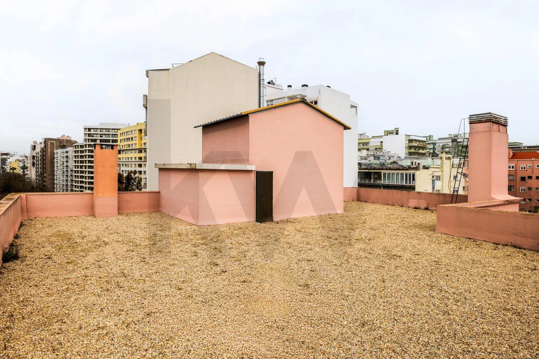 Apartamento T5 para Venda em Alvalade Foto 23