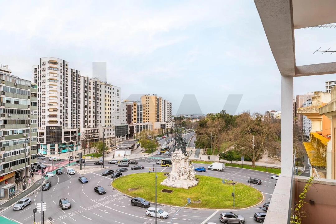 Apartamento T5 para Venda em Alvalade Foto 12