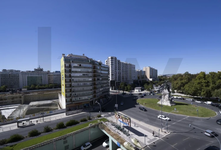 Apartamento T5 para Venda em Alvalade Foto 28