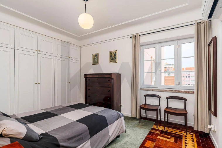 Apartamento T5 para Venda em Alvalade Foto 13