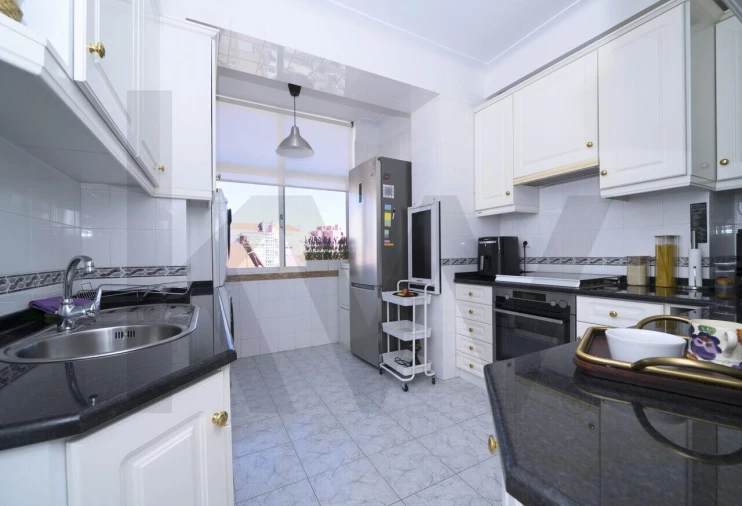Apartamento T5 para Venda em Alvalade Foto 20