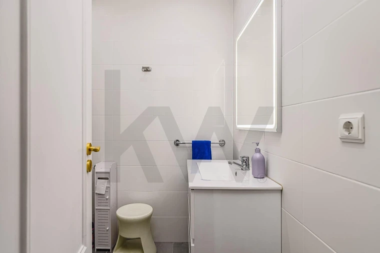 Apartamento T5 para Venda em Alvalade Foto 9
