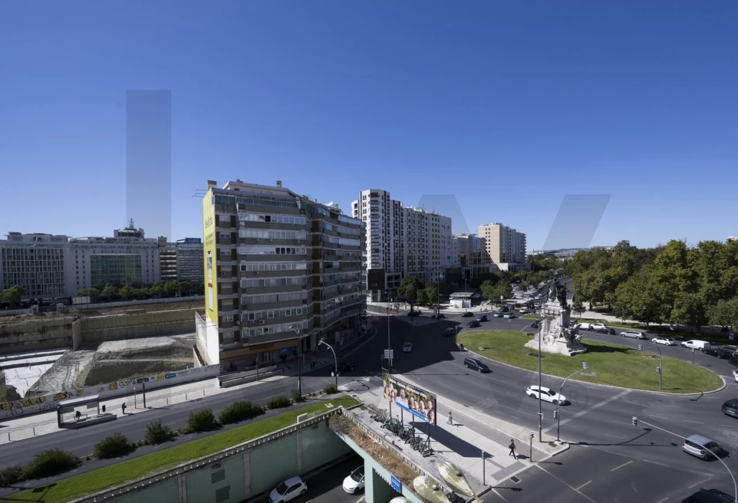 Apartamento T5 para Venda em Alvalade Foto 28