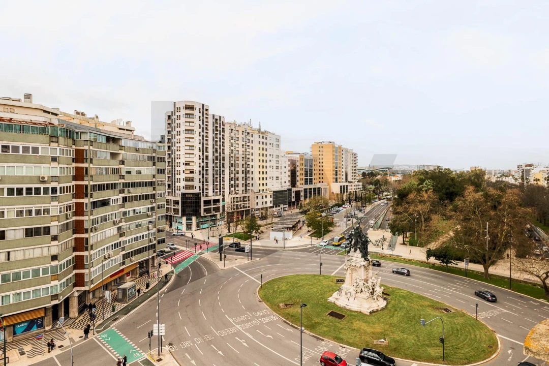 Apartamento T5 para Venda em Alvalade Foto 24