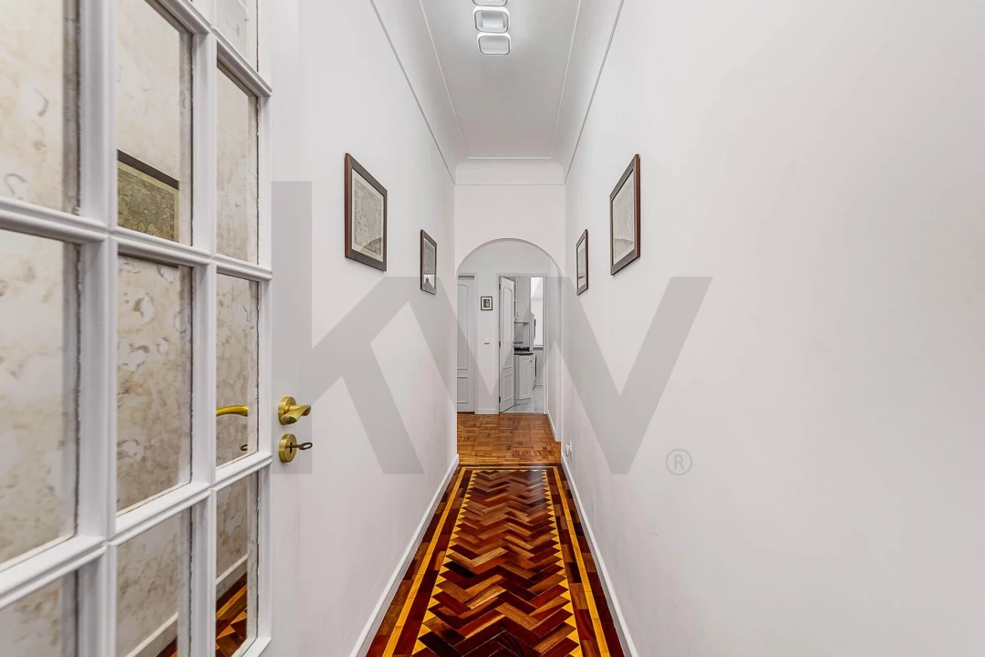 Apartamento T5 para Venda em Alvalade Foto 17
