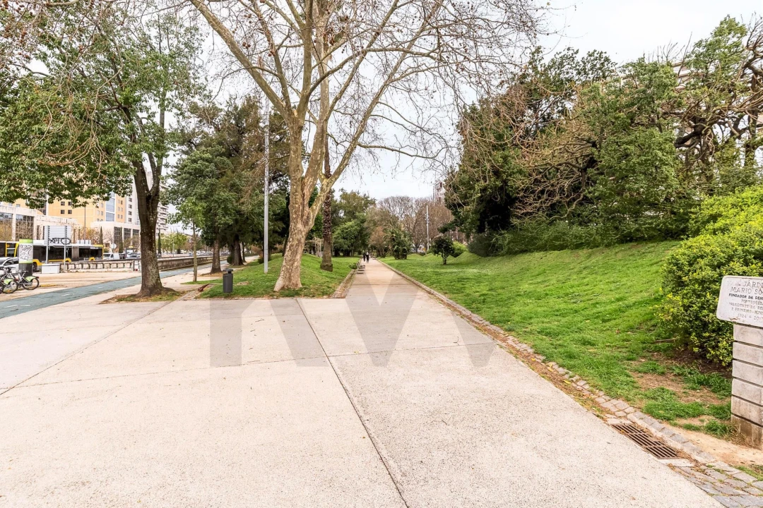 Apartamento T5 para Venda em Alvalade Foto 29