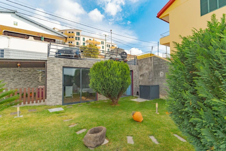 Moradia T3 para Venda em Santo Antonio Foto 2