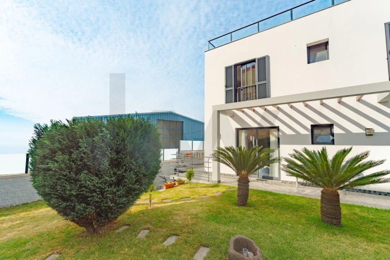 Moradia T3 para Venda em Santo Antonio Foto 4