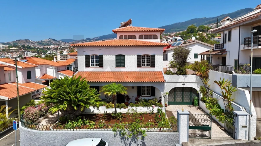 Moradia T4 para Venda em Funchal (Santa Luzia) Foto 4