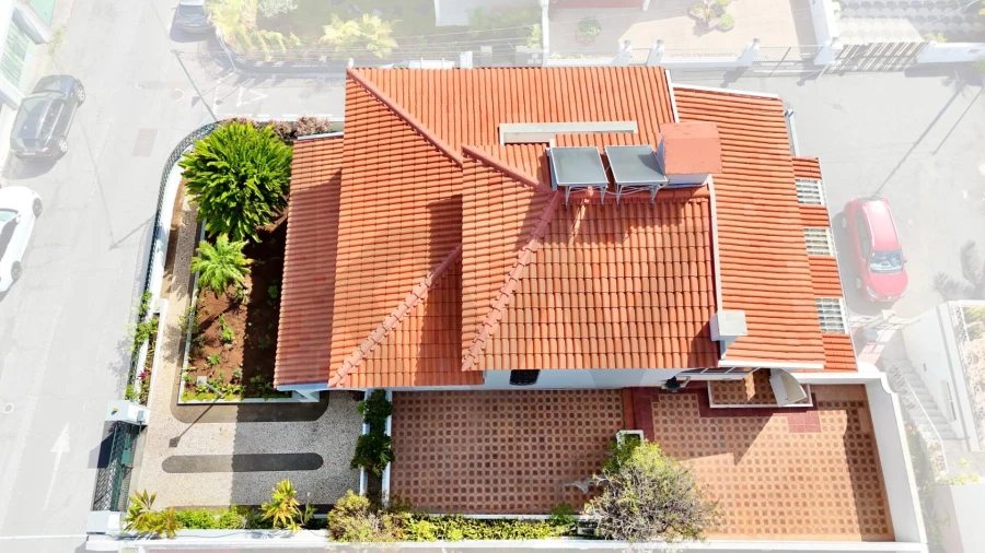 Moradia T4 para Venda em Funchal (Santa Luzia) Foto 6