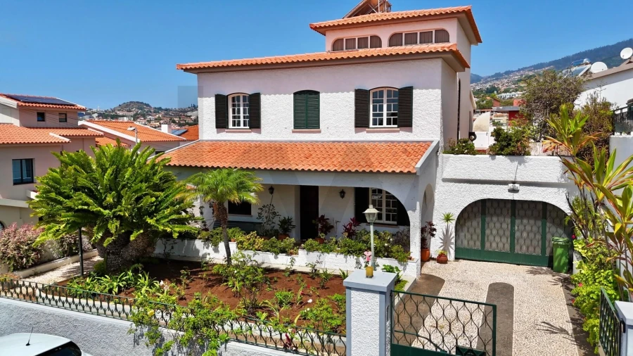 Moradia T4 para Venda em Funchal (Santa Luzia)