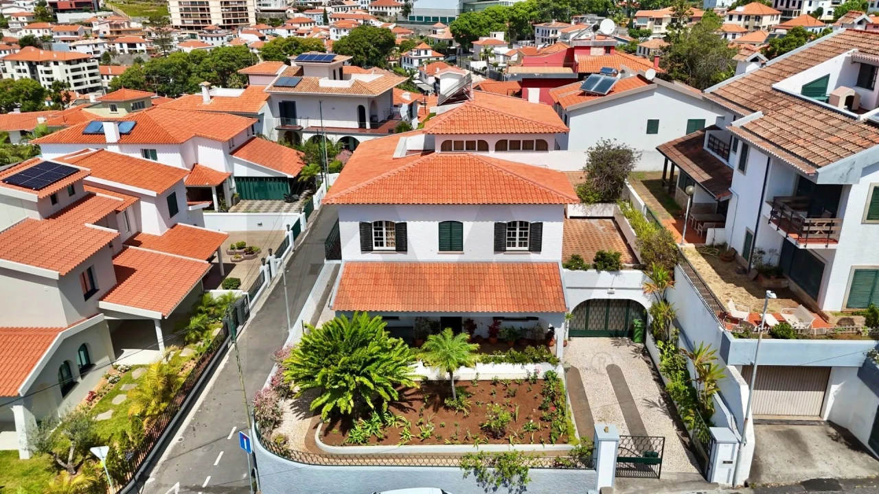 Moradia T4 para Venda em Funchal (Santa Luzia) Foto 11