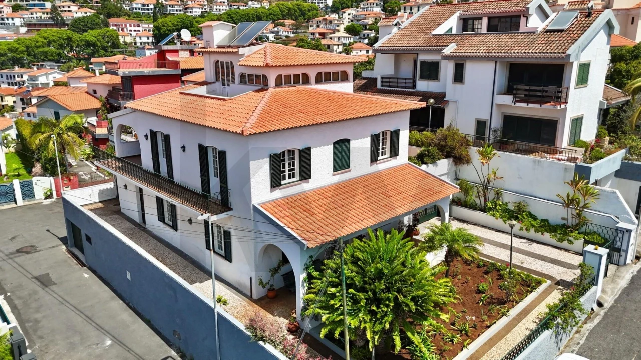 Moradia T4 para Venda em Funchal (Santa Luzia) Foto 3