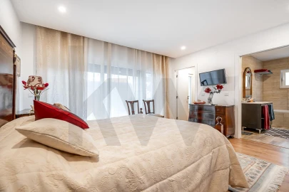 Moradia T4 para Venda em Charneca de Caparica e Sobreda