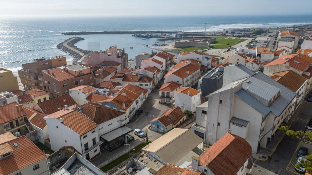 Moradia T1 para Venda em Vila Praia de Ancora Foto 18