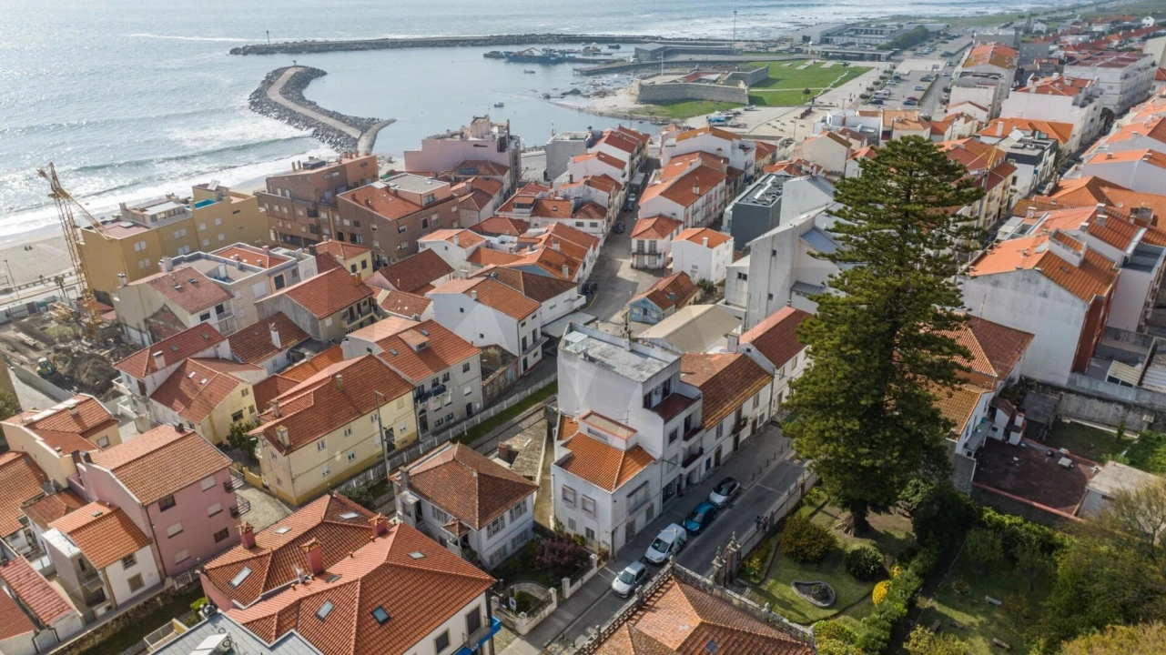 Moradia T1 para Venda em Vila Praia de Ancora Foto 4