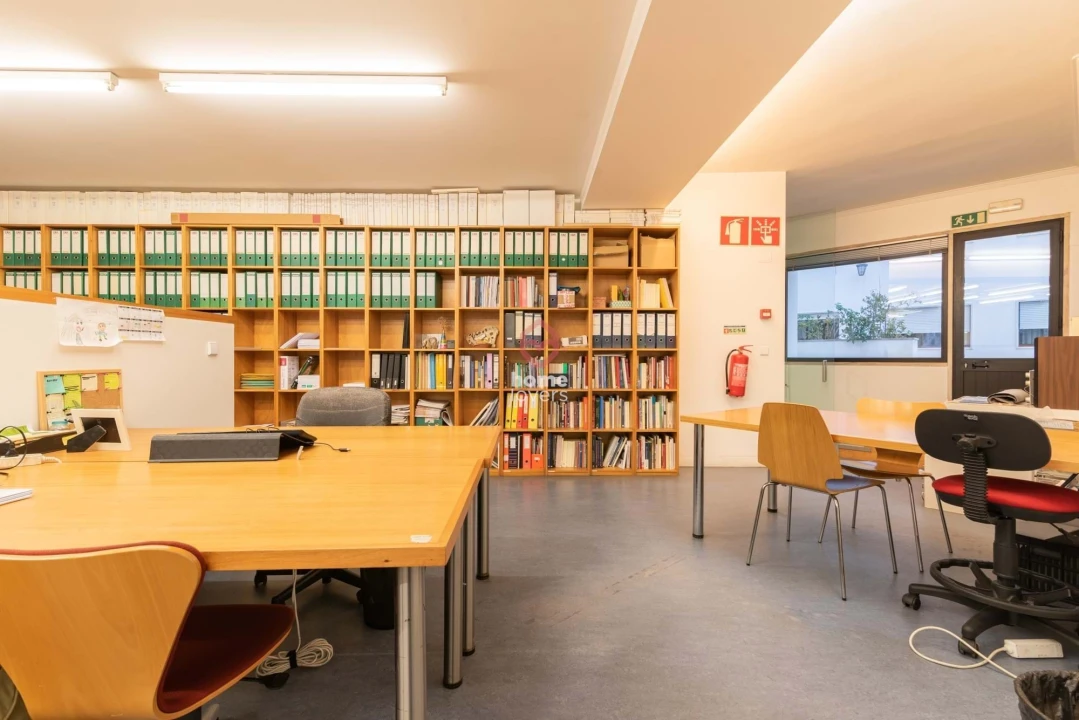 Escritório para Venda em Algés, Linda-A-Velha e Cruz Quebrada-Dafundo Foto 1