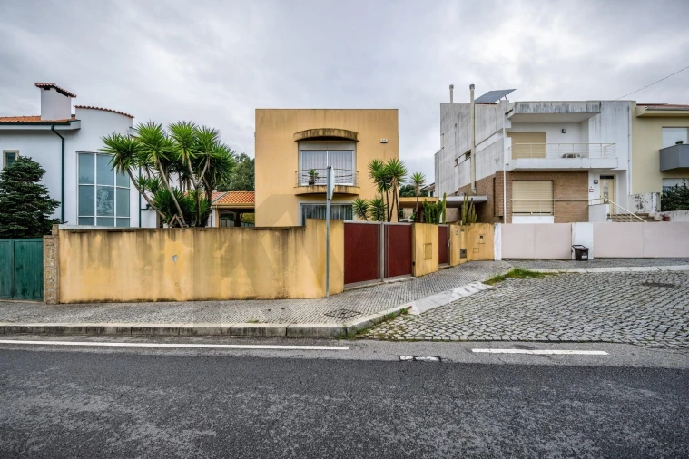 Moradia T4 para Venda em Moreira Foto 2