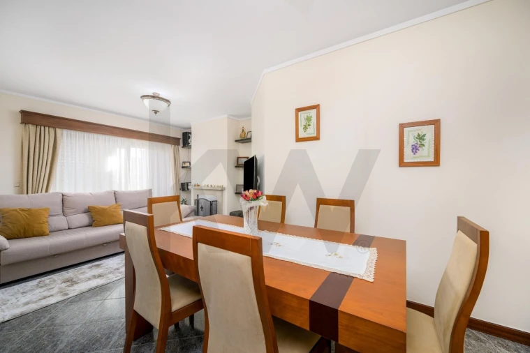 Apartamento T2 para Venda em Canelas Foto 9