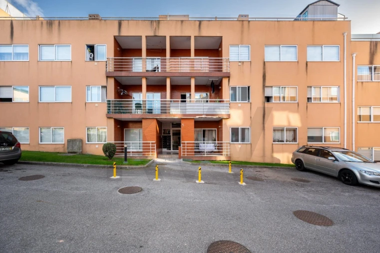 Apartamento T2 para Venda em Canelas Foto 23