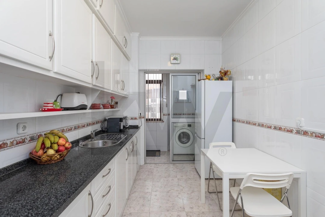 Apartamento T2 para Venda em Alfragide Foto 5