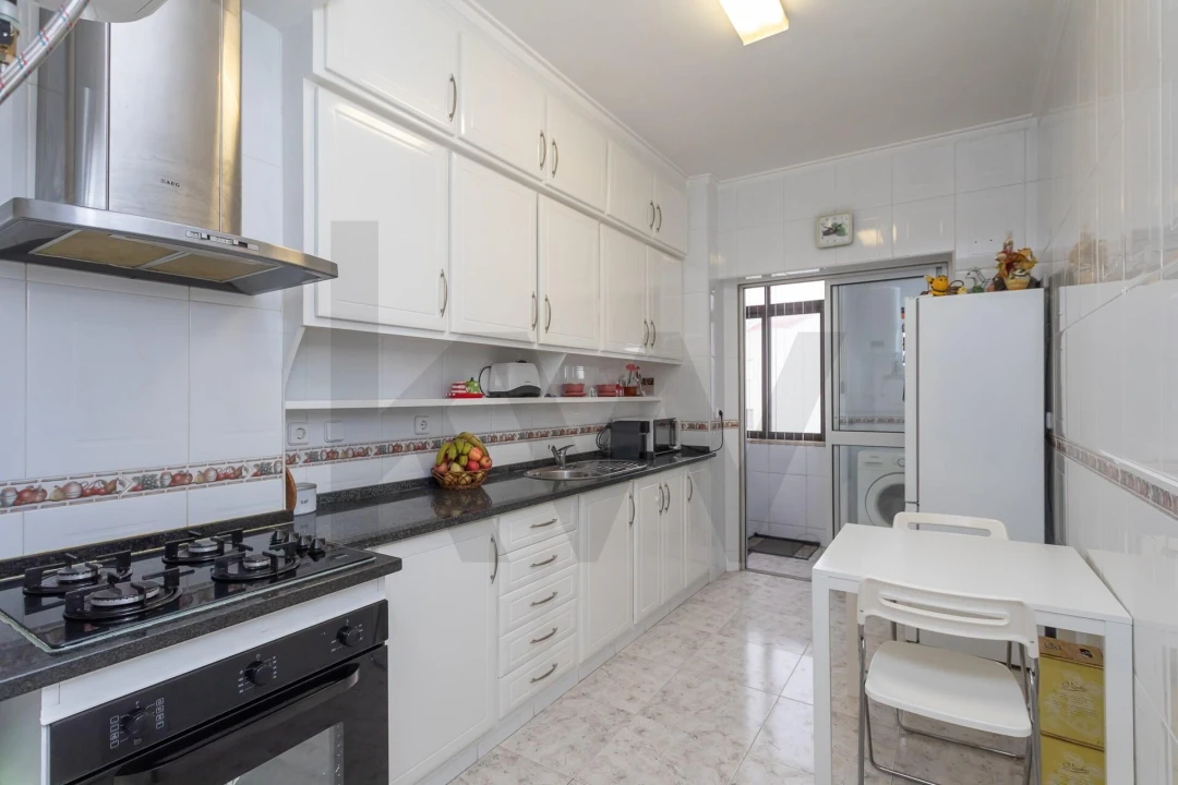 Apartamento T2 para Venda em Alfragide Foto 1