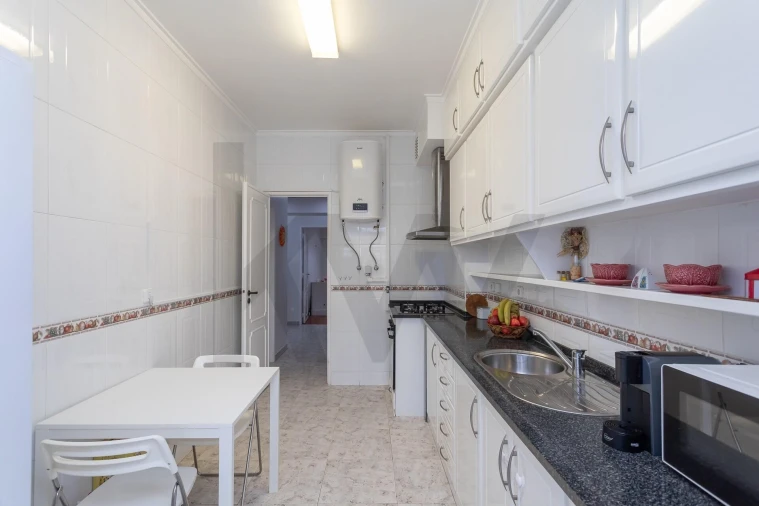 Apartamento T2 para Venda em Alfragide Foto 6
