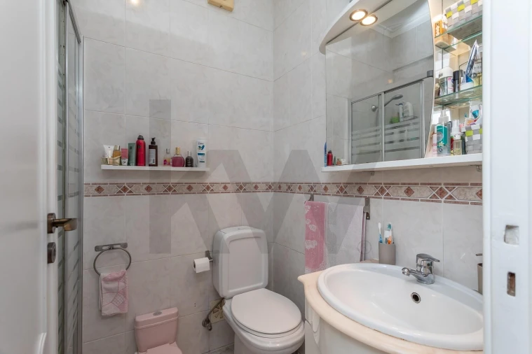 Apartamento T2 para Venda em Alfragide Foto 13