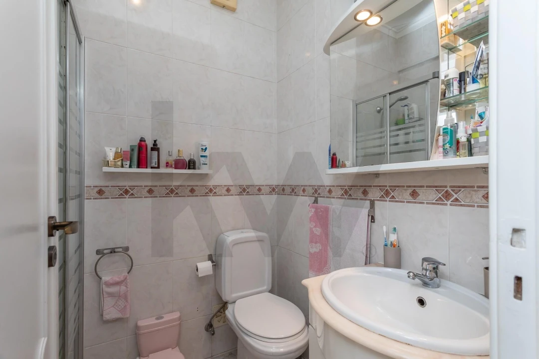 Apartamento T2 para Venda em Alfragide Foto 13