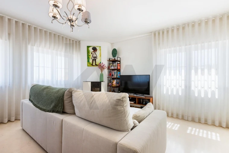 Apartamento T3 para Venda em Sacavém e Prior Velho Foto 7