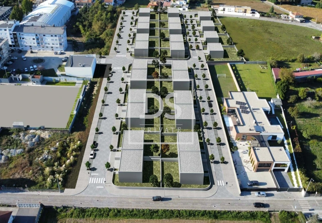 Terreno para Venda em Castêlo da Maia Foto 2