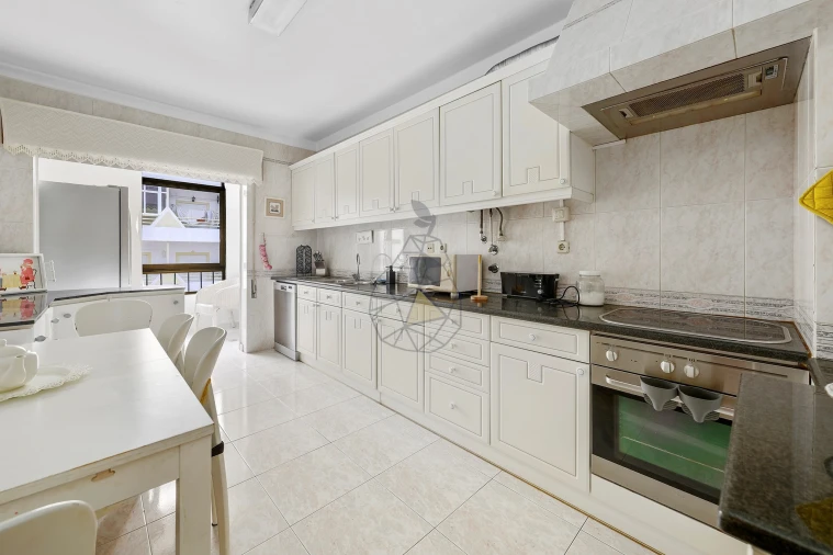 Apartamento T3 para Arrendamento em Portimão Foto 2