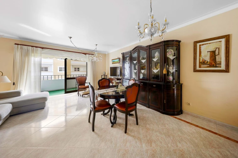 Apartamento T3 para Arrendamento em Portimão Foto 3