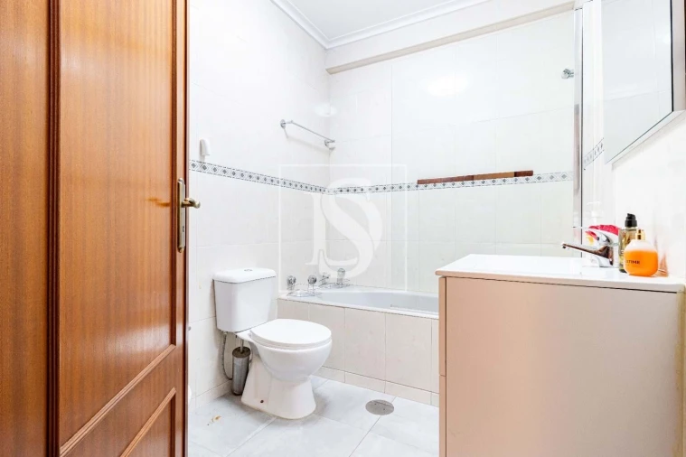 Apartamento T3 para Venda em Grijo Foto 8