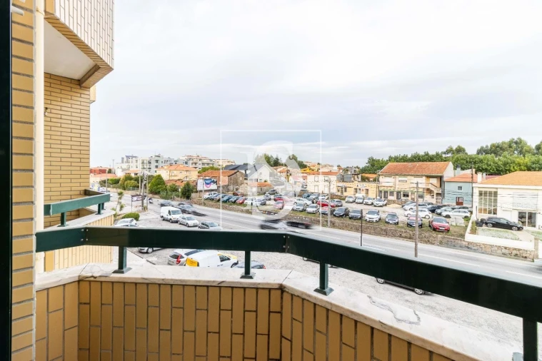 Apartamento T3 para Venda em Grijo Foto 2