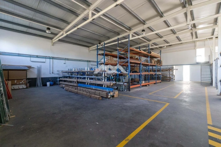 Armazém para Venda em Ermesinde Foto 1