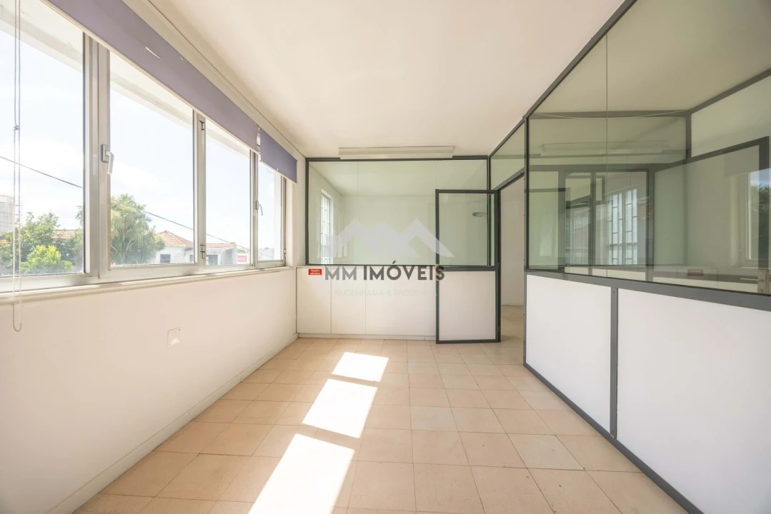 Armazém para Venda em Rio Tinto Foto 9