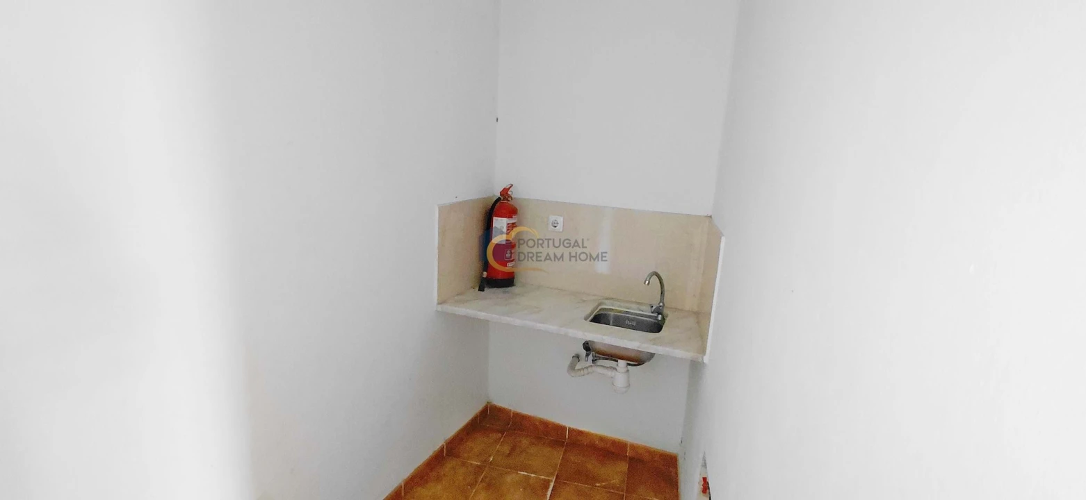 Prédio para Venda em São Bartolomeu de Messines Foto 13