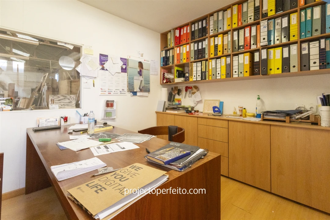 Armazém para Venda em Serzedo e Perosinho Foto 4