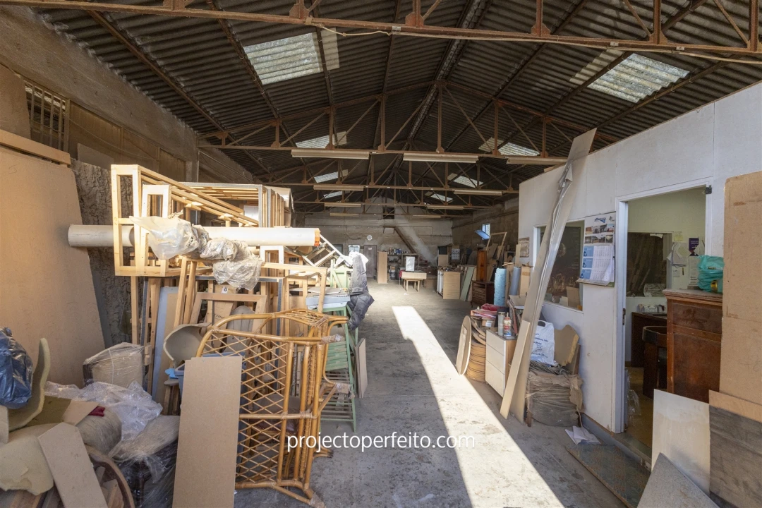 Armazém para Venda em Serzedo e Perosinho Foto 5