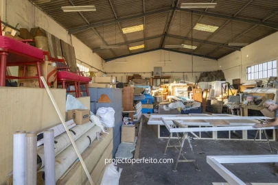 Armazém para Venda em Serzedo e Perosinho