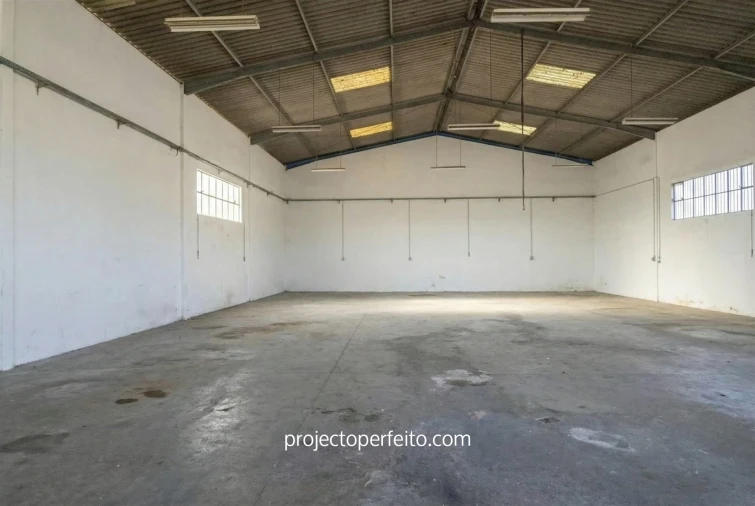 Armazém para Venda em Serzedo e Perosinho