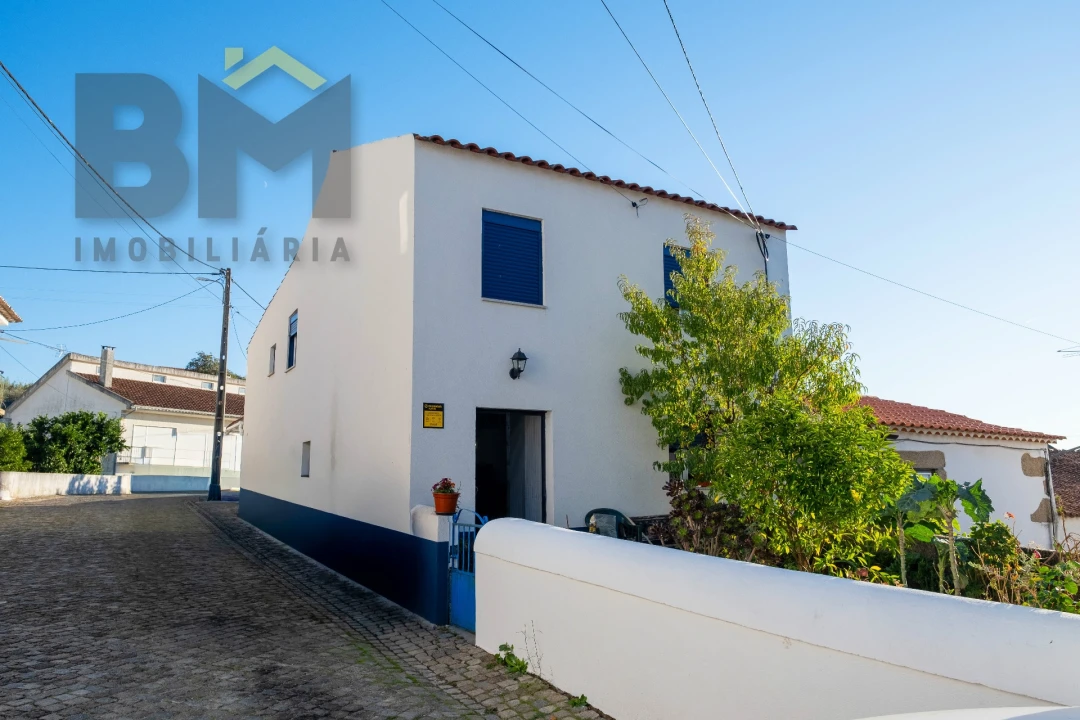 Moradia T2 para Venda em Freixial e Juncal do Campo Foto 1